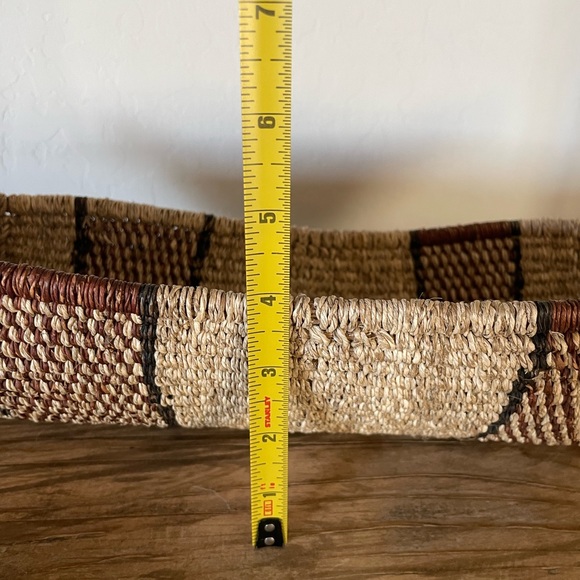 Basket-Vintage Ethiopian Handmade/woven Basket - Picture 7 of 7